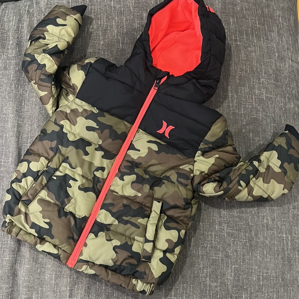 Boys Hurley camo coat sz 7